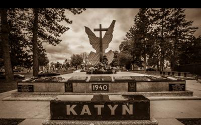 Fotografie Pomnika Katyńskiego w Niles w Chicago